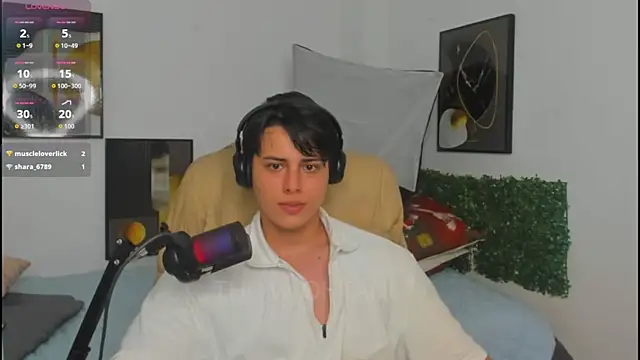 Snapshot of Thom_Ohtani chatting on May 15, 10:50 pm Thom Ohtani online show from May 15, 10:50 pm