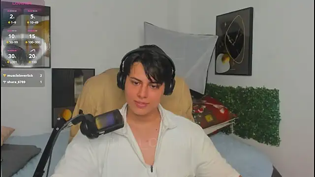 Snapshot of Thom_Ohtani chatting on May 16, 12:40 am Thom Ohtani online show from May 16, 12:40 am