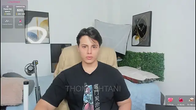 Snapshot of Thom_Ohtani chatting on May 19, 1:56 am Thom Ohtani online show from May 19, 1:56 am
