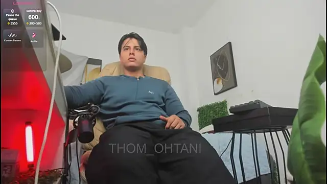 Snapshot of Thom_Ohtani chatting on May 22, 1:13 am Thom Ohtani online show from May 22, 1:13 am