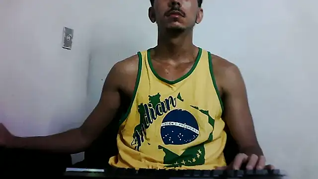 Snapshot of MagrinhoSaradoo chatting on July 4, 3:56 am MagrinhoSaradoo online show from July 4, 3:56 am