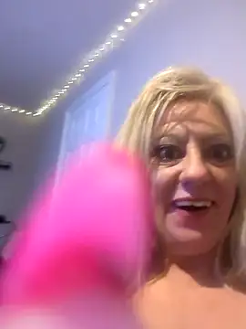 Snapshot of ImogenBrooke chatting on October 6, 11:35 pm ImogenBrooke online show from October 6, 11:35 pm