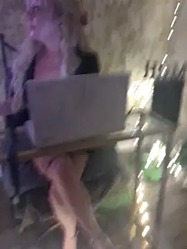 Snapshot of ImogenBrooke chatting on October 16, 11:06 pm ImogenBrooke online show from October 16, 11:06 pm