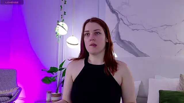 Snapshot of EllieGarson chatting on June 6, 5:06 pm EllieGarson online show from June 6, 5:06 pm