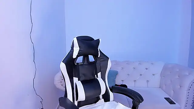 Santiago huntt online show from March 18, 10:15 pm