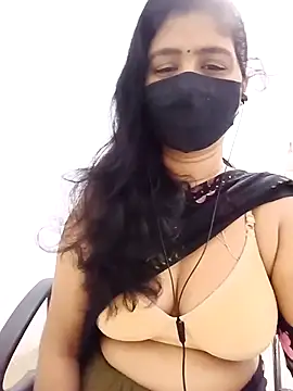 Snapshot of Lucky-Deepthi chatting on July 28, 11:04 pm Lucky-Deepthi online show from July 28, 11:04 pm