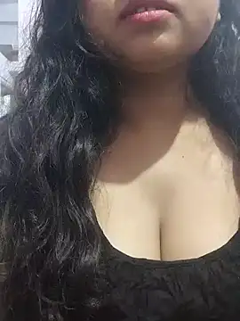 Snapshot of BigAssSarah chatting on January 5, 7:38 am BigAssSarah online show from January 5, 7:38 am