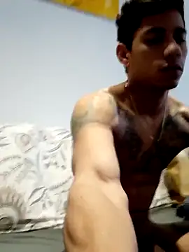 Snapshot of Mikeherz777 chatting on January 8, 9:32 am Mikeherz777 online show from January 8, 9:32 am