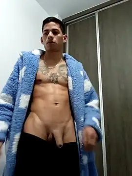 Snapshot of Mikeherz777 chatting on January 22, 4:44 pm Mikeherz777 online show from January 22, 4:44 pm