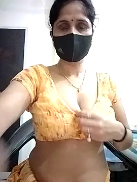 Snapshot of priyancyfun chatting on October 28, 1:53 am priyancyfun online show from October 28, 1:53 am