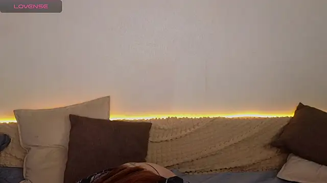 Snapshot of emilytrays chatting on September 13, 11:21 am emilytrays online show from September 13, 11:21 am