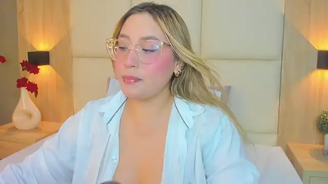 Snapshot of antonella_cutie_ chatting on April 24, 12:18 pm antonella cutie online show from April 24, 12:18 pm