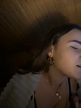 mewKate online show from December 5, 4:25 pm