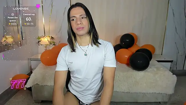 Snapshot of TylerBloom chatting on June 9, 12:50 pm TylerBloom online show from June 9, 12:50 pm