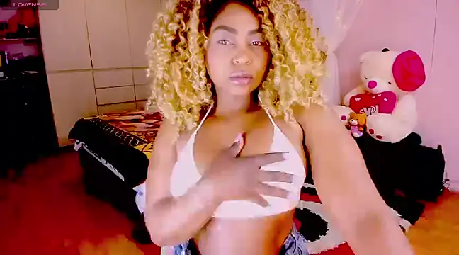 Snapshot of Aliana_Ross chatting on March 7, 8:45 am Aliana Ross online show from March 7, 8:45 am