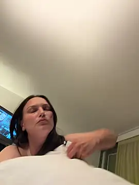 justpeachybaby online show from June 3, 6:49 am