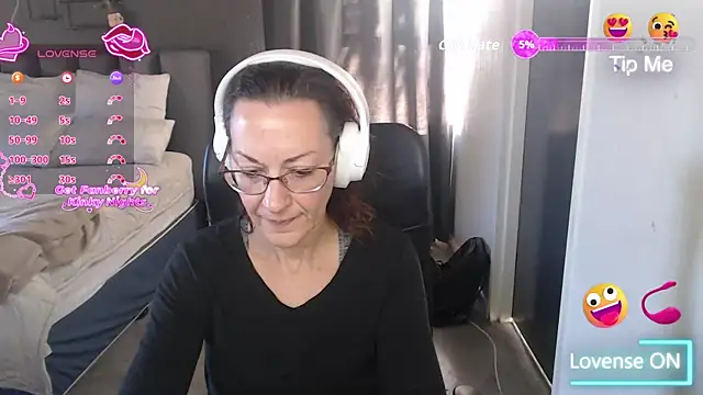 Snapshot of boeslaboes1 chatting on May 10, 5:34 am boeslaboes1 online show from May 10, 5:34 am