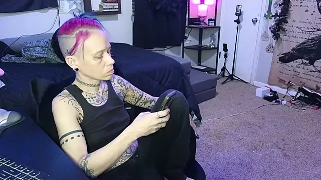 trashbrat online show from January 8, 7:10 am