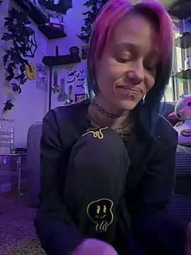 Snapshot of trashbrat chatting on May 1, 11:31 pm trashbrat online show from May 1, 11:31 pm
