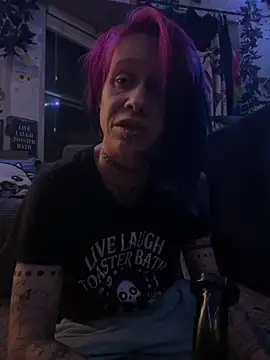 Snapshot of trashbrat chatting on May 12, 7:16 am trashbrat online show from May 12, 7:16 am