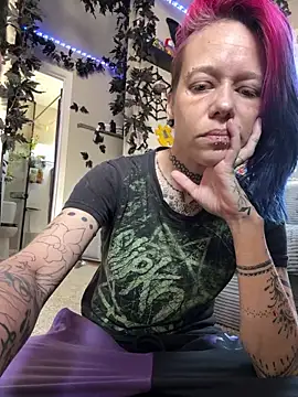 Snapshot of trashbrat chatting on May 14, 9:32 pm trashbrat online show from May 14, 9:32 pm