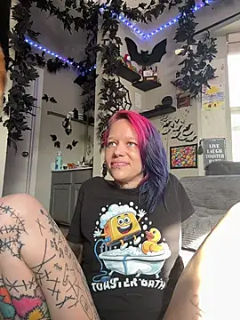 Snapshot of trashbrat chatting on May 26, 10:50 pm trashbrat online show from May 26, 10:50 pm