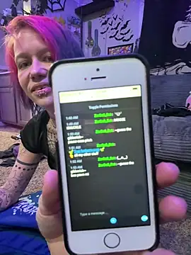 Snapshot of trashbrat chatting on May 28, 6:54 am trashbrat online show from May 28, 6:54 am