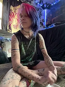 Snapshot of trashbrat chatting on June 3, 7:19 pm trashbrat online show from June 3, 7:19 pm