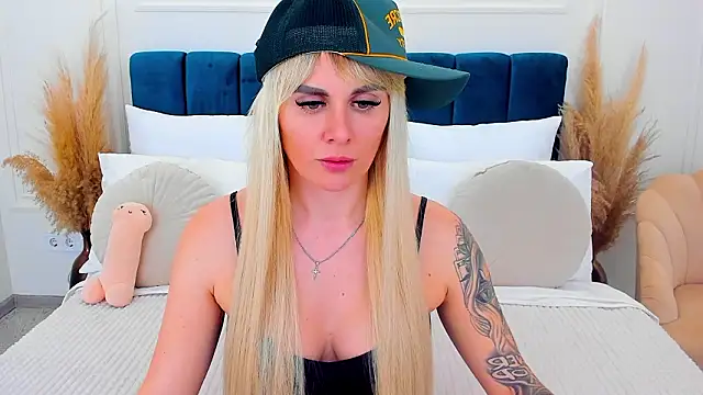 LiluDav online show from February 12, 1:50 pm