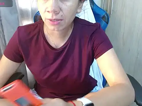 Snapshot of Danielagomez33 chatting on June 10, 12:15 pm Danielagomez33 online show from June 10, 12:15 pm