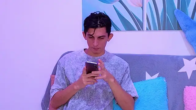 Ana and Leo online show from February 6, 1:47 pm