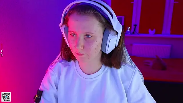 mon lola online show from November 25, 3:34 pm