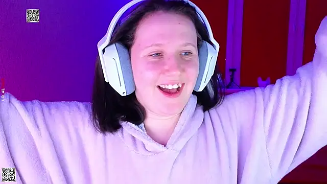 mon lola online show from December 13, 7:53 pm