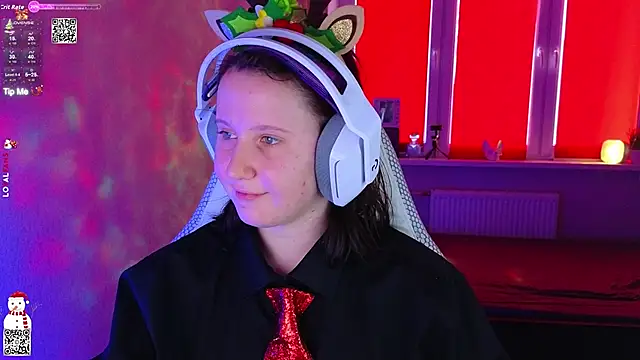 mon lola online show from December 16, 8:52 am