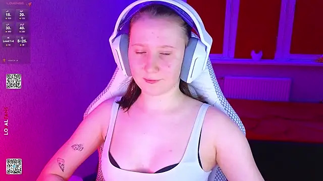 mon lola online show from February 18, 5:09 pm