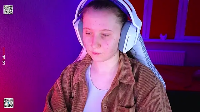 mon lola online show from February 19, 2:13 pm