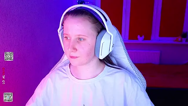 mon lola online show from March 6, 6:26 pm