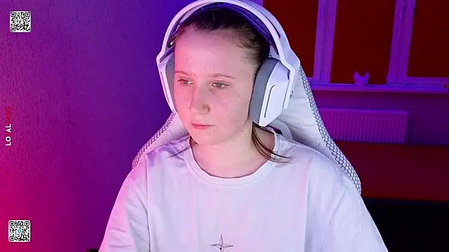 mon lola online show from March 13, 5:08 pm