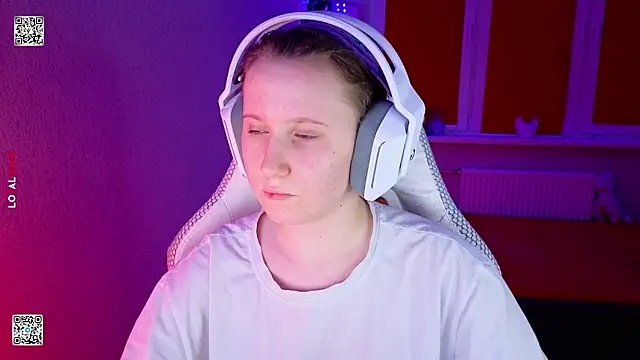 mon lola online show from March 14, 5:18 pm