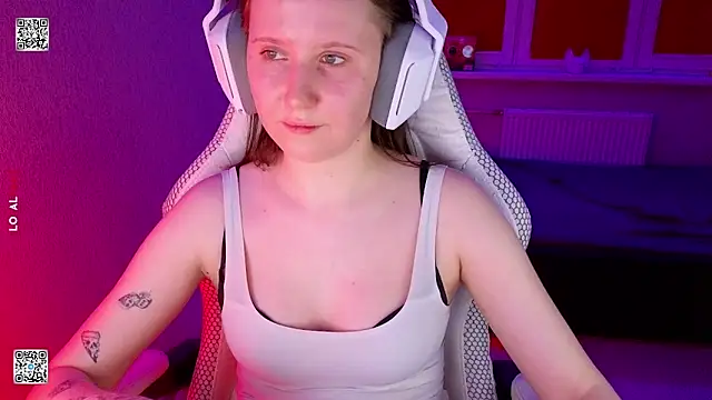 mon lola online show from March 30, 4:30 pm