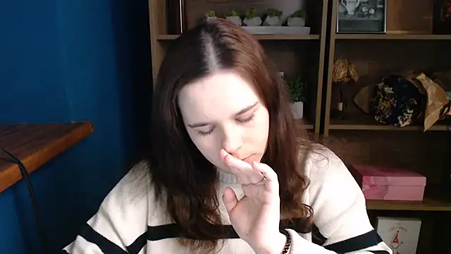 Snapshot of mini_girly chatting on December 17, 1:17 pm mini girly online show from December 17, 1:17 pm