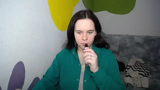 Snapshot of mini_girly chatting on January 6, 12:31 pm mini girly online show from January 6, 12:31 pm