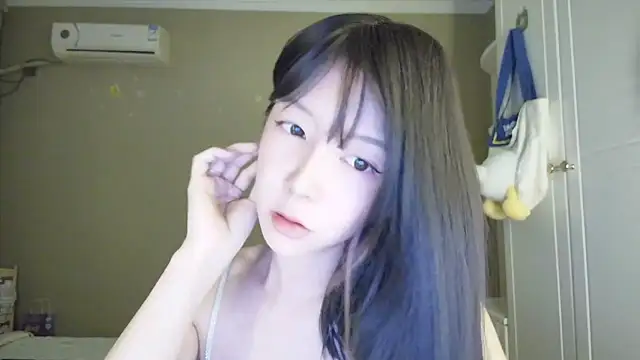 Snapshot of Ciri-CC chatting on June 13, 2:37 pm Ciri-CC online show from June 13, 2:37 pm
