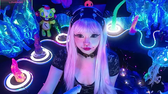 LaytonBox online show from March 18, 3:04 pm