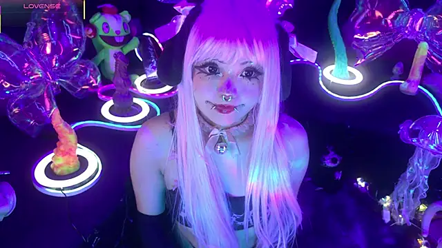 LaytonBox online show from March 27, 1:22 pm