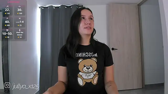 Snapshot of Jullya_x chatting on April 22, 8:32 pm Jullya x online show from April 22, 8:32 pm