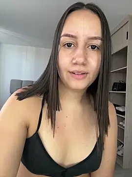 Snapshot of Jullya_x chatting on May 13, 8:06 pm Jullya x online show from May 13, 8:06 pm