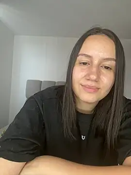 Snapshot of Jullya_x chatting on June 24, 9:36 pm Jullya x online show from June 24, 9:36 pm