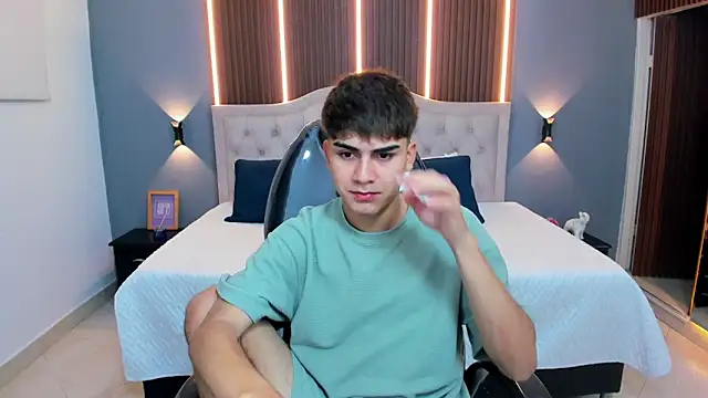 Tommy18   online show from December 20, 3:24 am