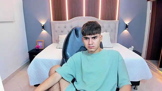 Tommy18   online show from February 8, 3:21 am